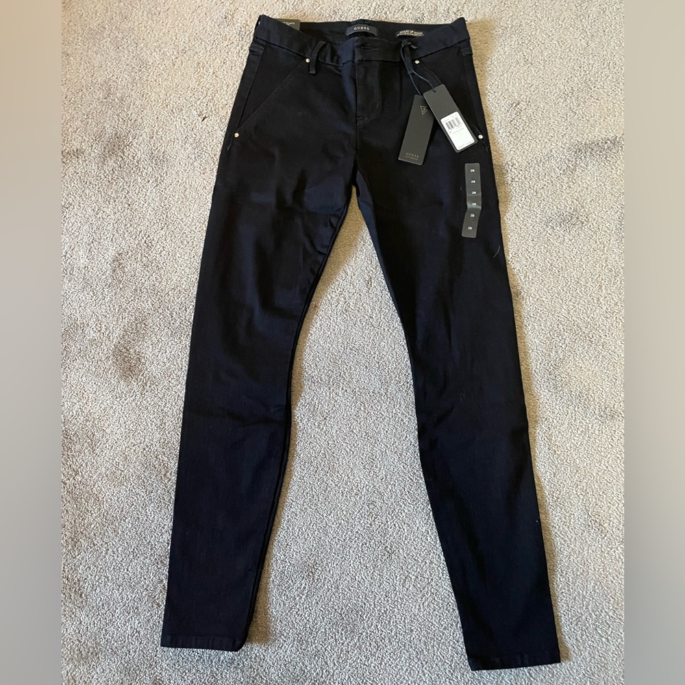 Guess women’s black Shape Up jeans, size 28